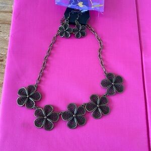 Beautiful cooper color flower necklace set with dangle earrings